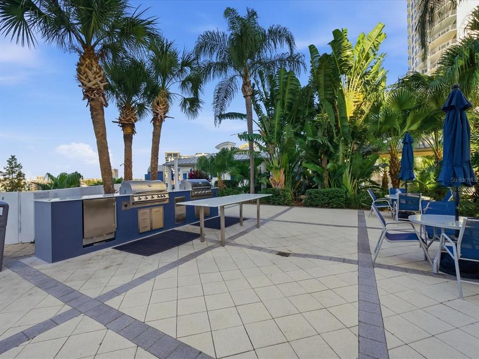 待售: $825,000 (2 贝兹, 2 浴室, 1165 平方英尺)