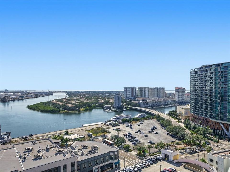 待售: $825,000 (2 贝兹, 2 浴室, 1165 平方英尺)