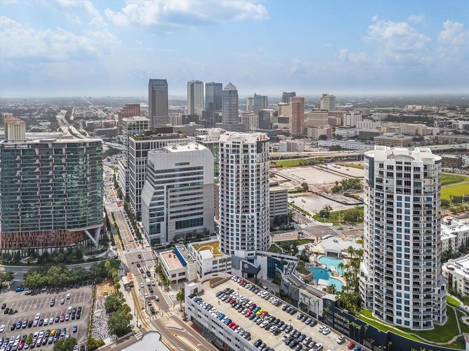 待售: $825,000 (2 贝兹, 2 浴室, 1165 平方英尺)