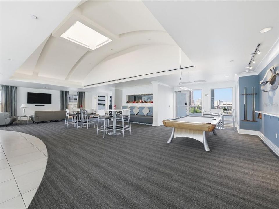 待售: $825,000 (2 贝兹, 2 浴室, 1165 平方英尺)