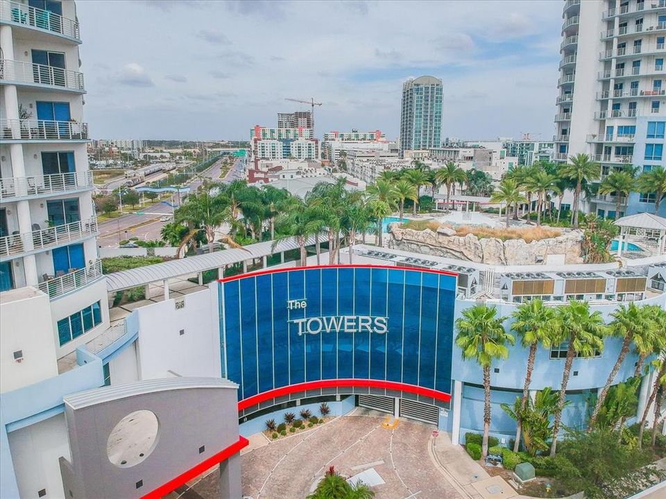 待售: $825,000 (2 贝兹, 2 浴室, 1165 平方英尺)