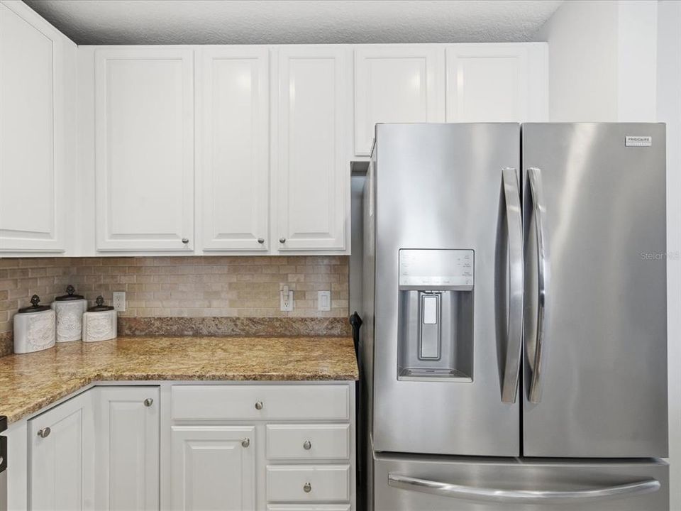 待售: $825,000 (2 贝兹, 2 浴室, 1165 平方英尺)