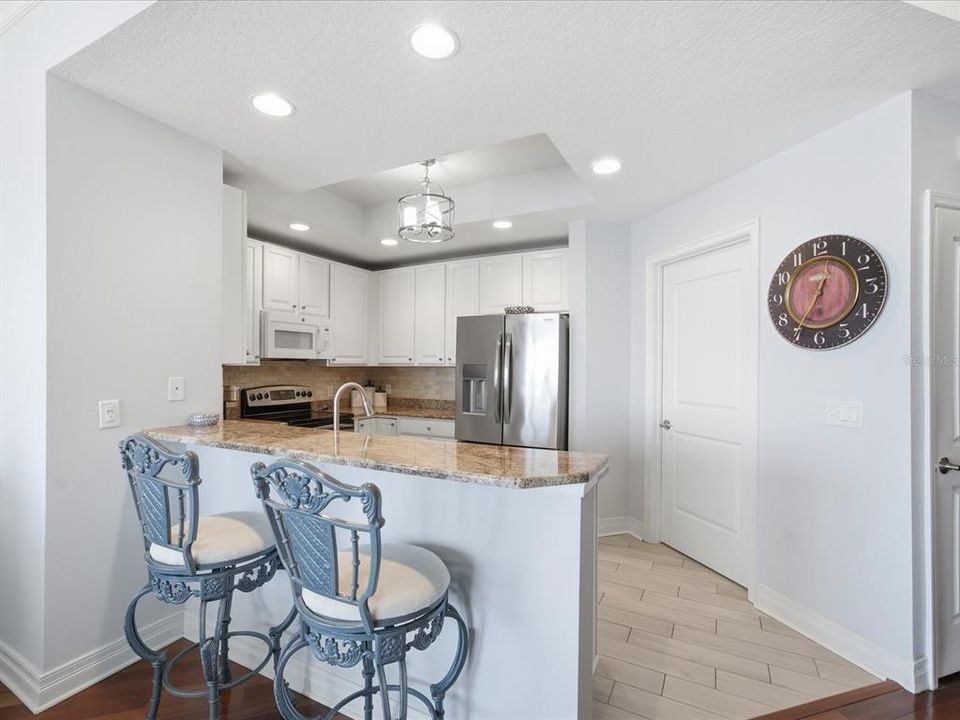 待售: $825,000 (2 贝兹, 2 浴室, 1165 平方英尺)