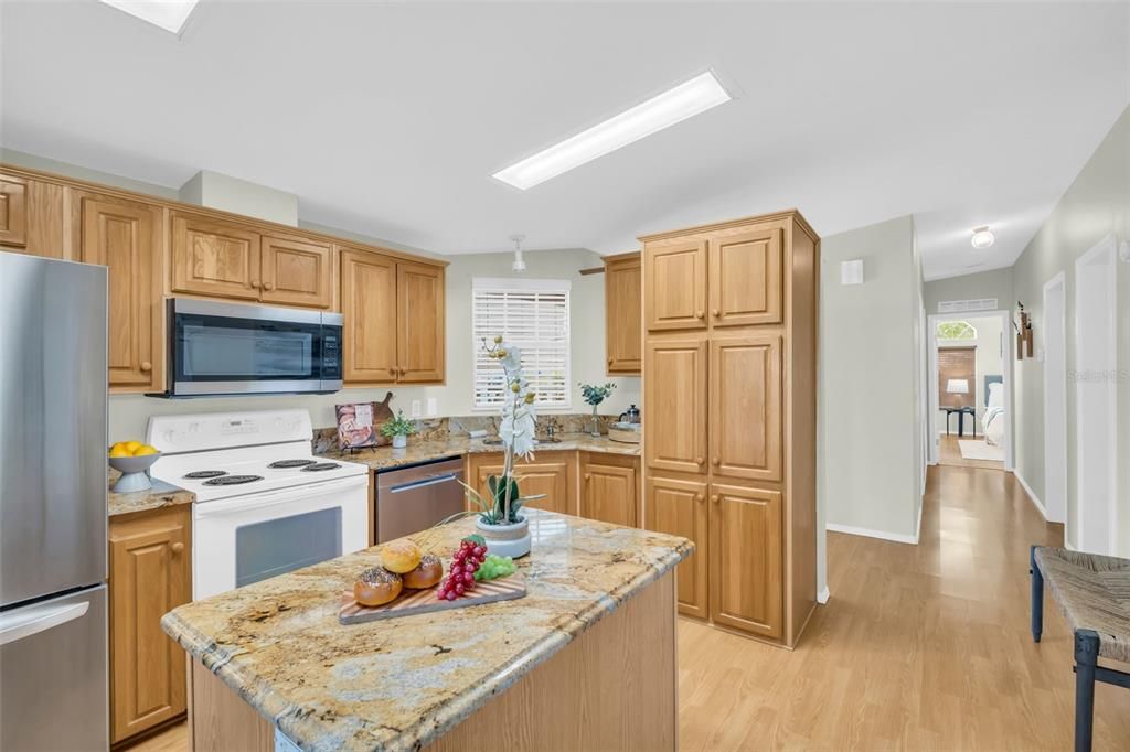 待售: $299,900 (3 贝兹, 2 浴室, 1500 平方英尺)