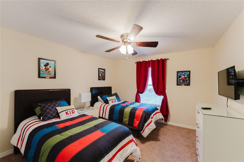 На продажу: $338,000 (4 спален, 3 ванн, 1902 Квадратных фут)