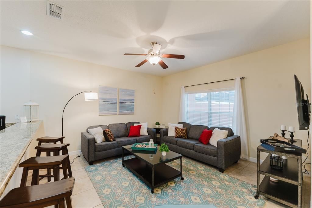 На продажу: $338,000 (4 спален, 3 ванн, 1902 Квадратных фут)