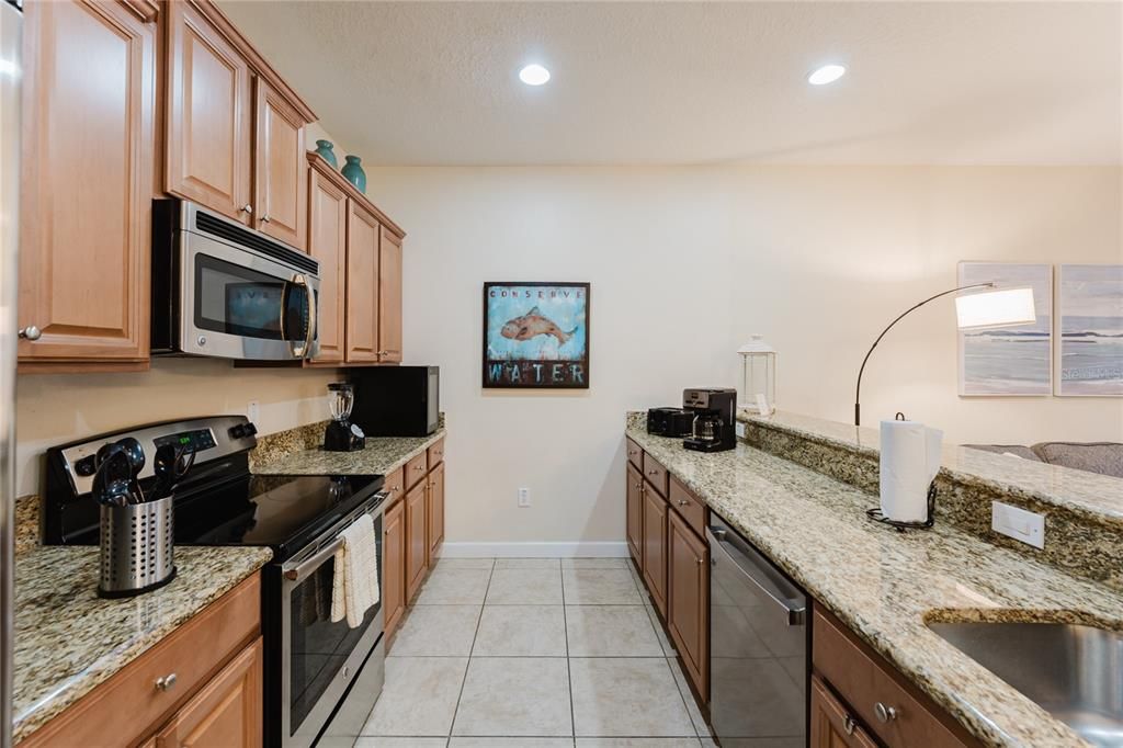 На продажу: $338,000 (4 спален, 3 ванн, 1902 Квадратных фут)