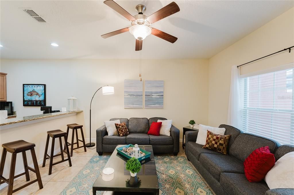 На продажу: $338,000 (4 спален, 3 ванн, 1902 Квадратных фут)