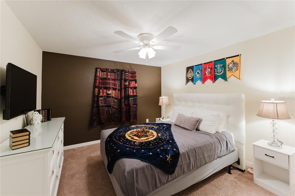 На продажу: $338,000 (4 спален, 3 ванн, 1902 Квадратных фут)