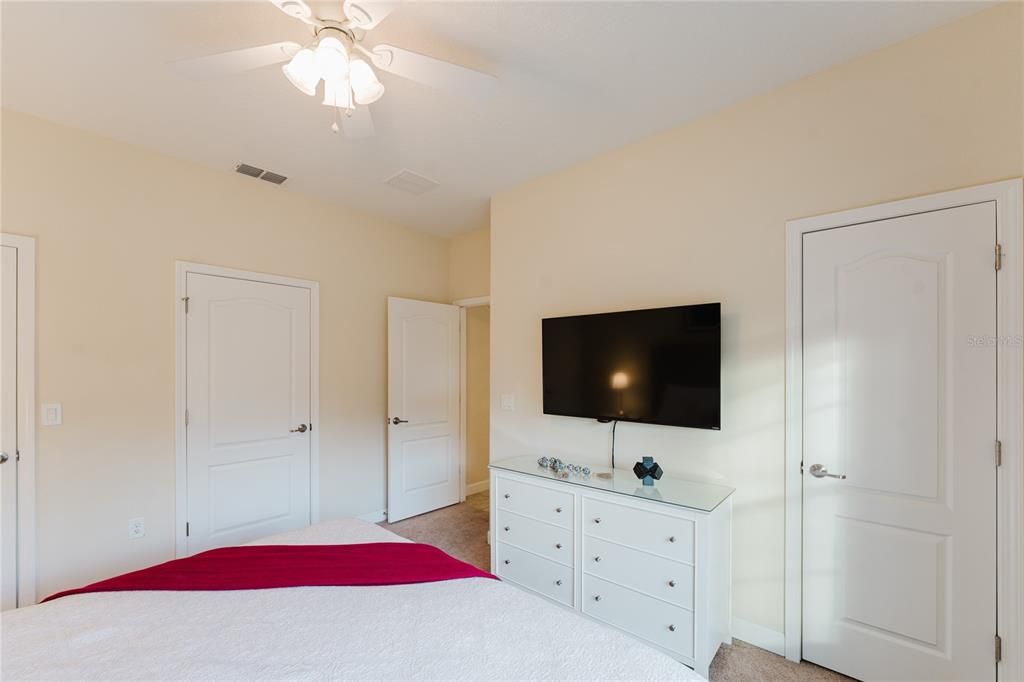 На продажу: $338,000 (4 спален, 3 ванн, 1902 Квадратных фут)