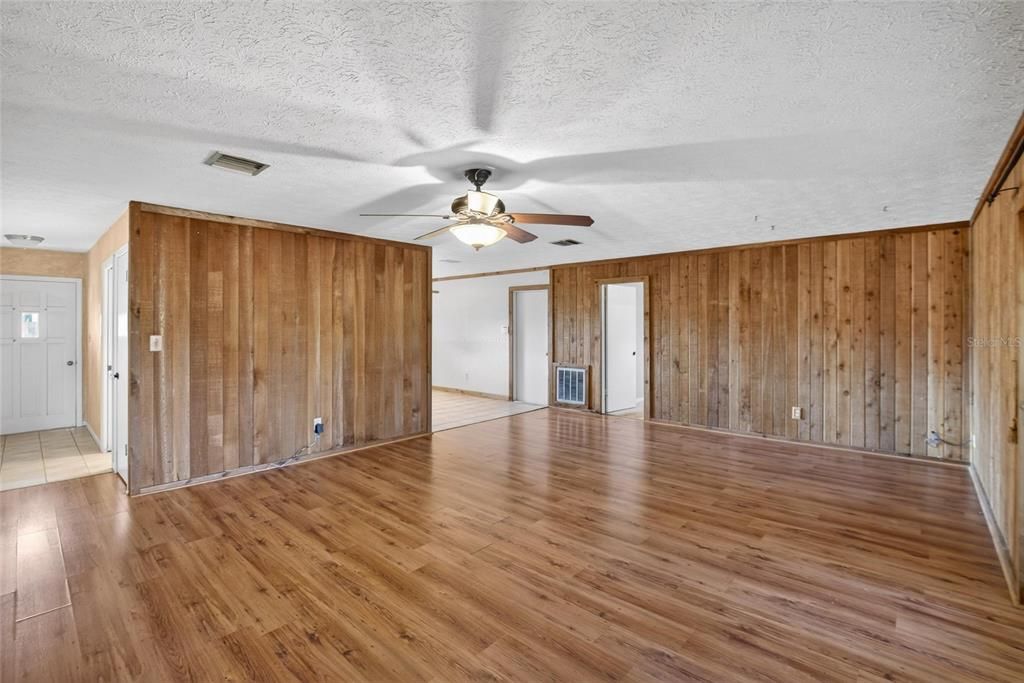 For Sale: $320,000 (3 beds, 2 baths, 1492 Square Feet)