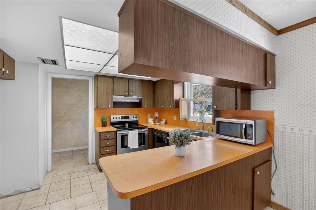 For Sale: $320,000 (3 beds, 2 baths, 1492 Square Feet)