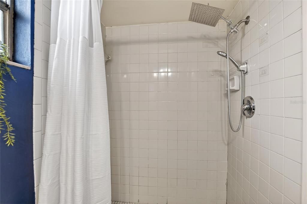 For Sale: $320,000 (3 beds, 2 baths, 1492 Square Feet)