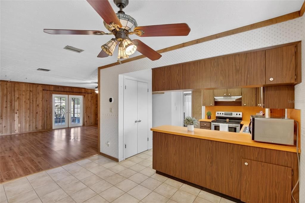 For Sale: $320,000 (3 beds, 2 baths, 1492 Square Feet)