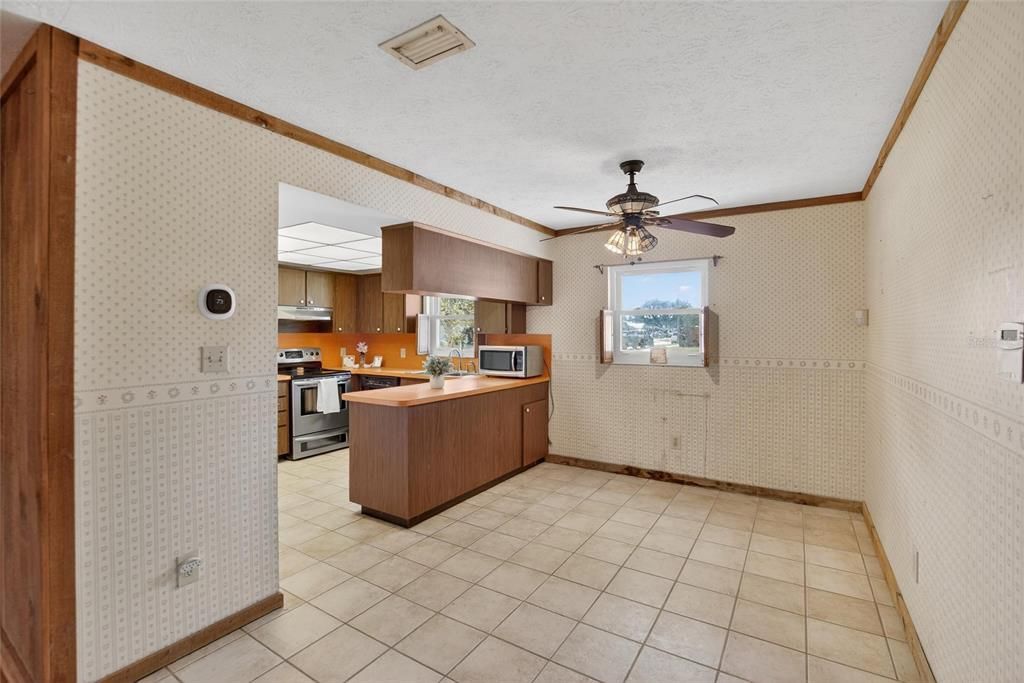 For Sale: $320,000 (3 beds, 2 baths, 1492 Square Feet)