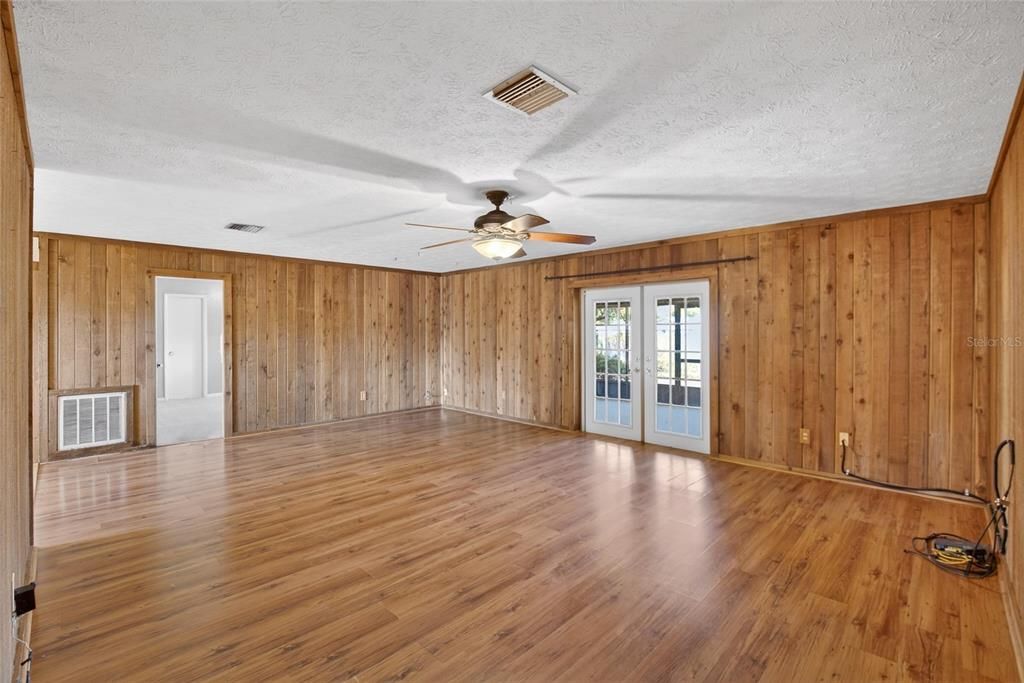 For Sale: $320,000 (3 beds, 2 baths, 1492 Square Feet)