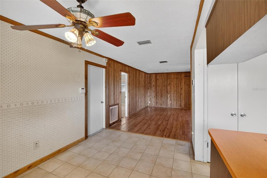 For Sale: $320,000 (3 beds, 2 baths, 1492 Square Feet)