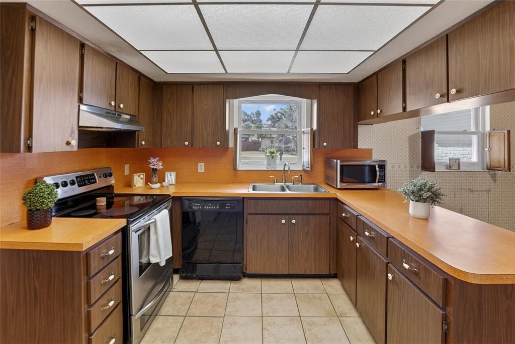 For Sale: $320,000 (3 beds, 2 baths, 1492 Square Feet)