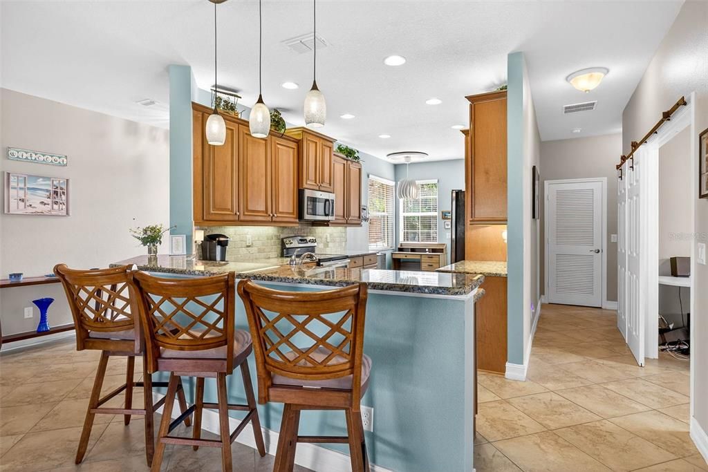 待售: $350,000 (2 贝兹, 2 浴室, 1800 平方英尺)