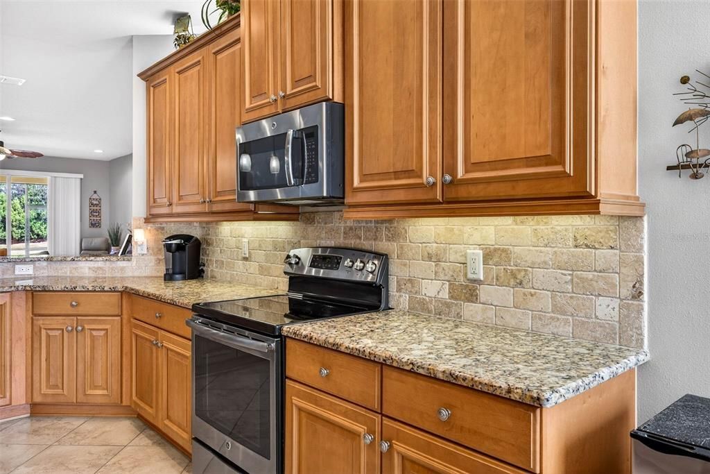 待售: $350,000 (2 贝兹, 2 浴室, 1800 平方英尺)