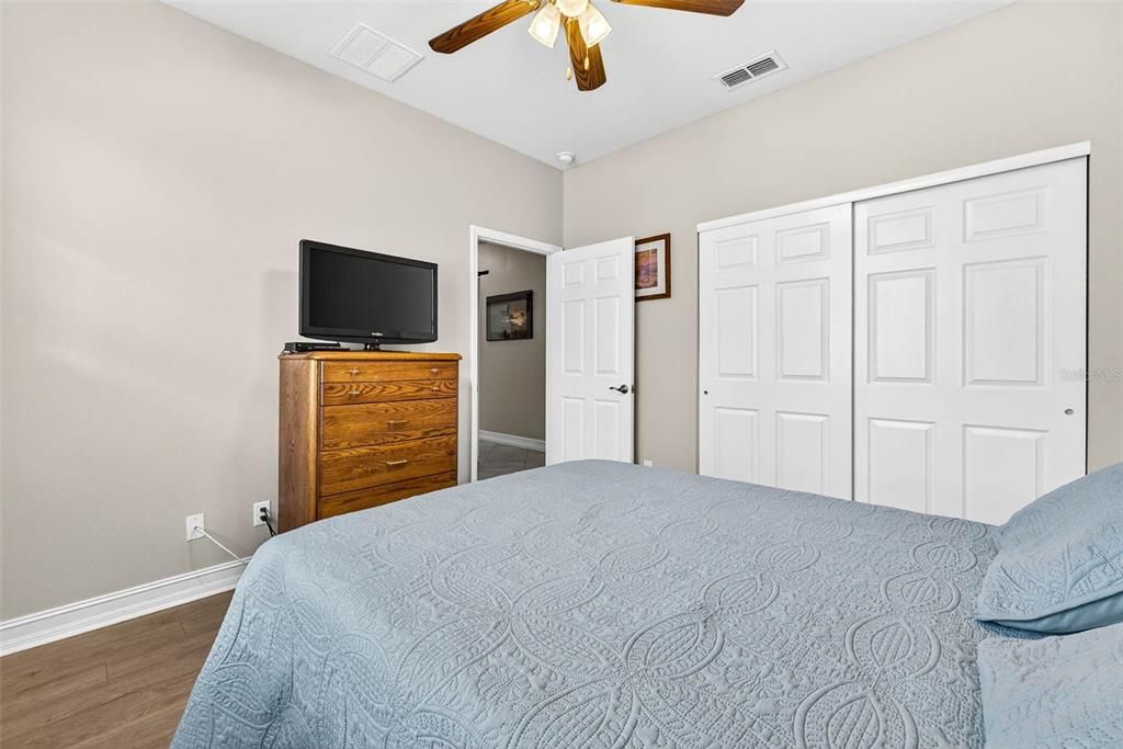 待售: $350,000 (2 贝兹, 2 浴室, 1800 平方英尺)