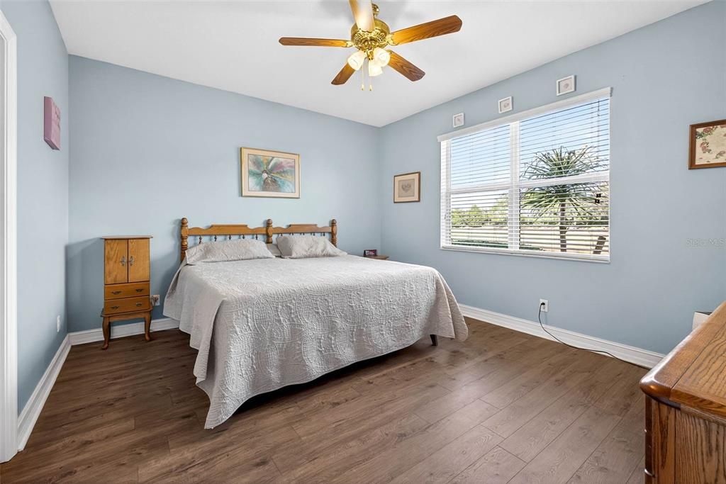 待售: $350,000 (2 贝兹, 2 浴室, 1800 平方英尺)