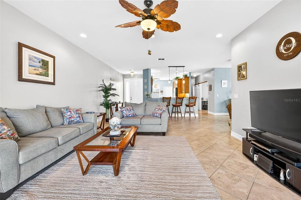 待售: $350,000 (2 贝兹, 2 浴室, 1800 平方英尺)