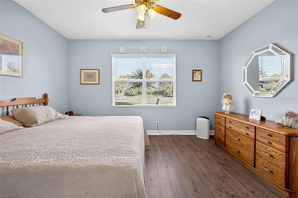 待售: $350,000 (2 贝兹, 2 浴室, 1800 平方英尺)