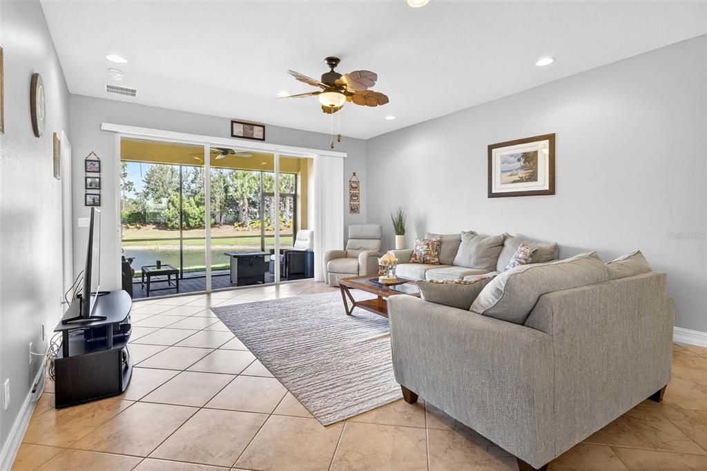 待售: $350,000 (2 贝兹, 2 浴室, 1800 平方英尺)