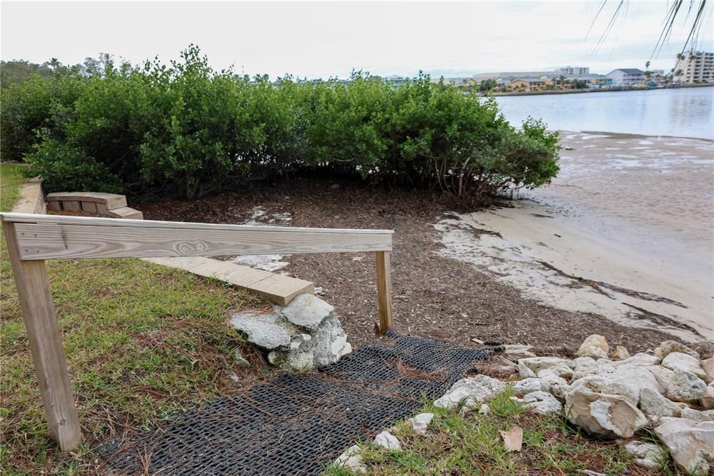 待售: $214,900 (2 贝兹, 1 浴室, 930 平方英尺)