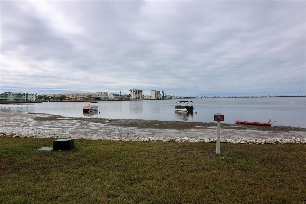 待售: $214,900 (2 贝兹, 1 浴室, 930 平方英尺)