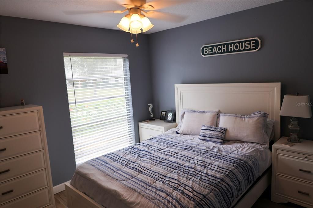 待售: $214,900 (2 贝兹, 1 浴室, 930 平方英尺)