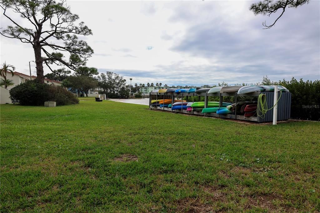 待售: $214,900 (2 贝兹, 1 浴室, 930 平方英尺)