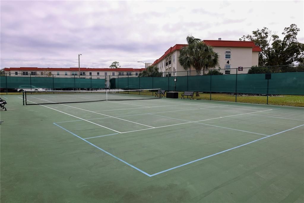 待售: $214,900 (2 贝兹, 1 浴室, 930 平方英尺)