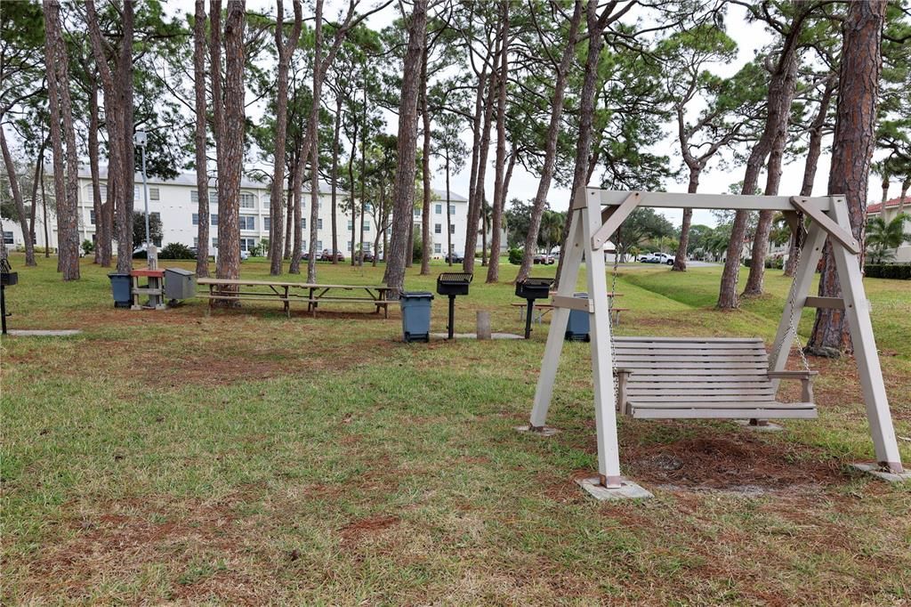 待售: $214,900 (2 贝兹, 1 浴室, 930 平方英尺)