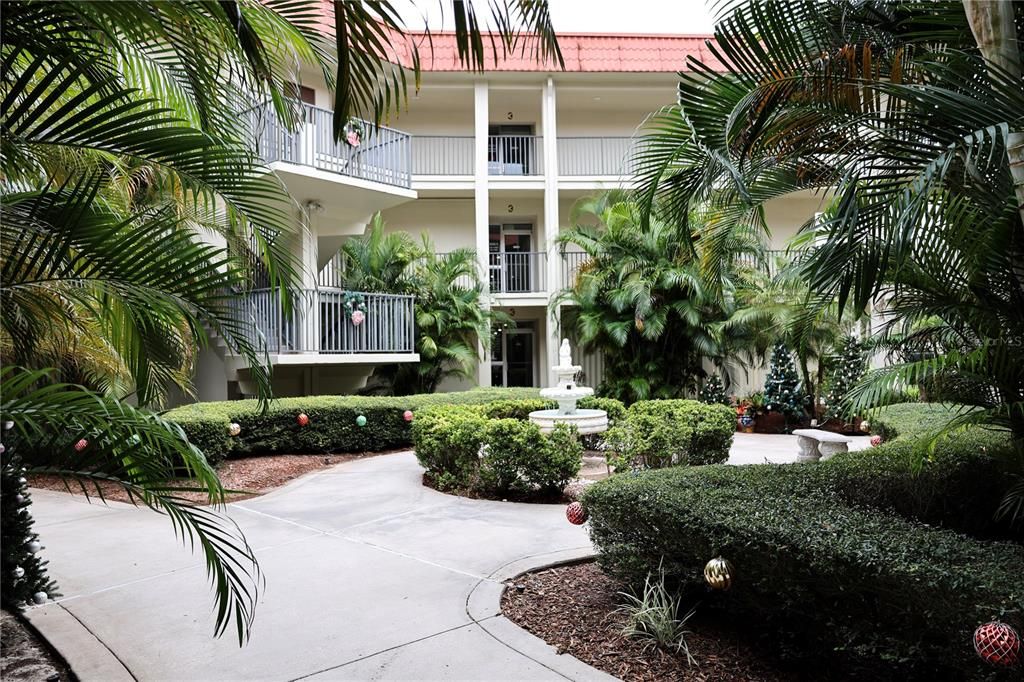 待售: $214,900 (2 贝兹, 1 浴室, 930 平方英尺)