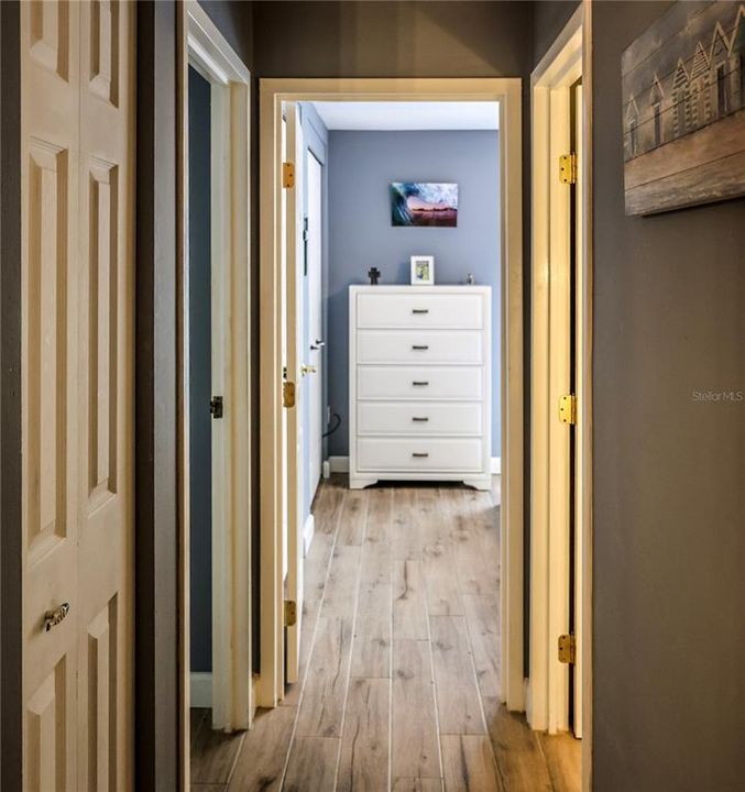 待售: $214,900 (2 贝兹, 1 浴室, 930 平方英尺)