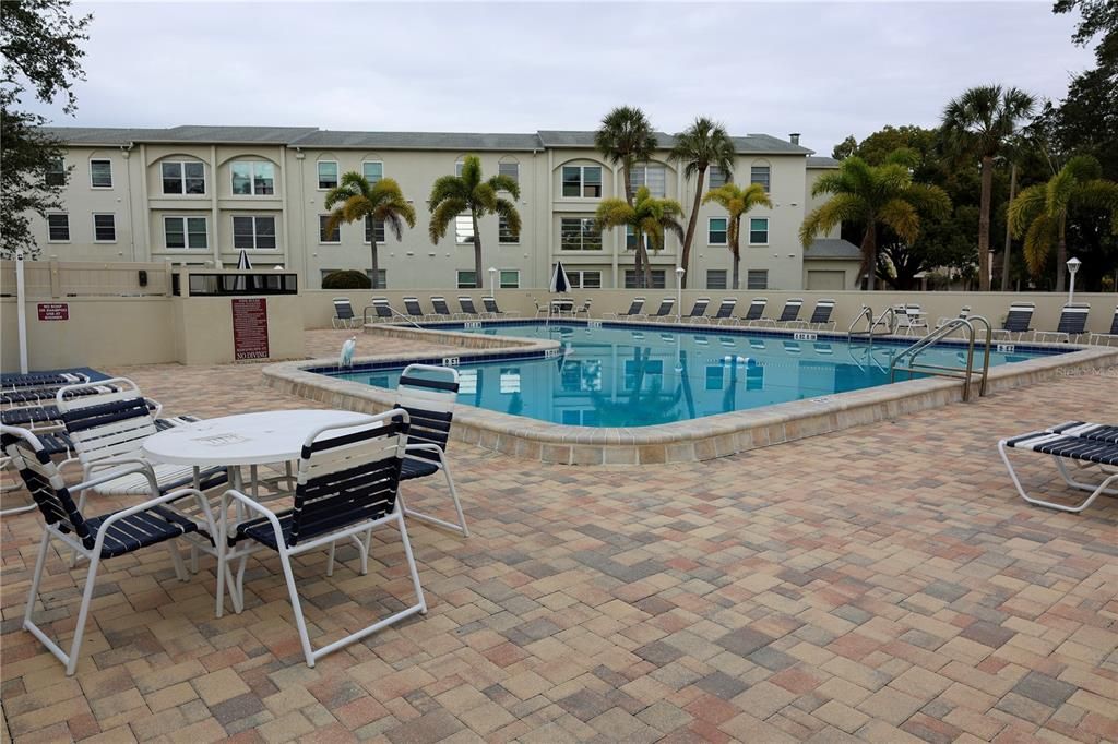 待售: $214,900 (2 贝兹, 1 浴室, 930 平方英尺)