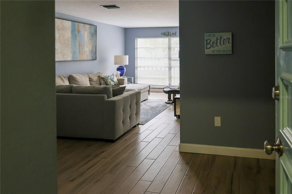 待售: $214,900 (2 贝兹, 1 浴室, 930 平方英尺)