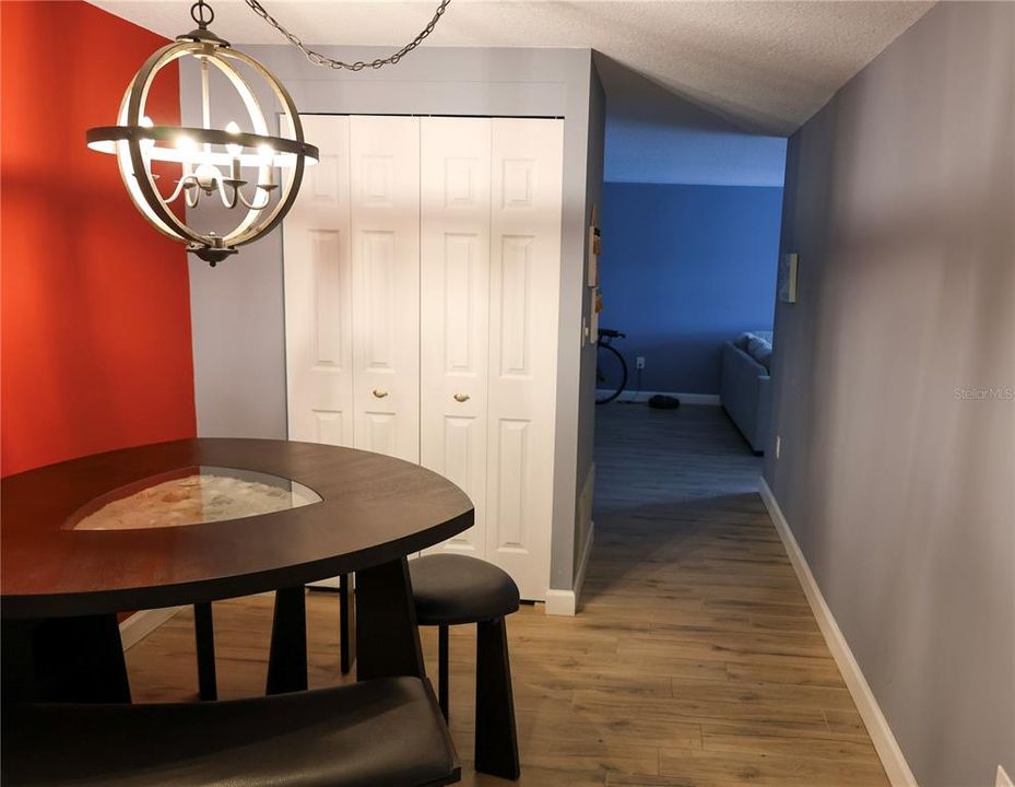 待售: $214,900 (2 贝兹, 1 浴室, 930 平方英尺)