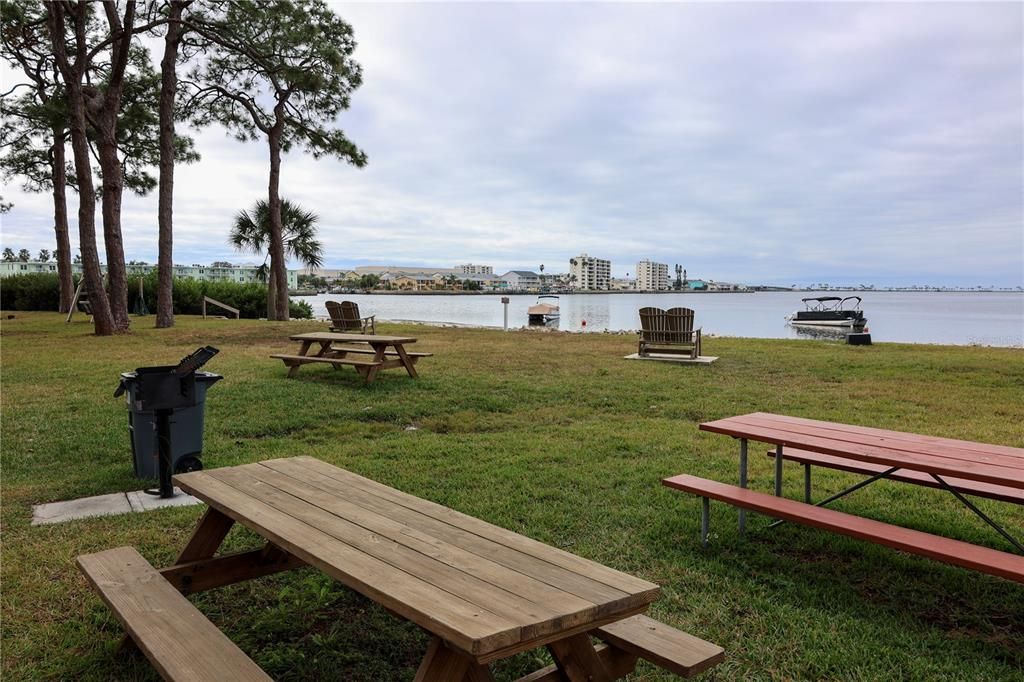 待售: $214,900 (2 贝兹, 1 浴室, 930 平方英尺)