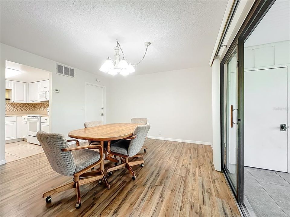 En Venta: $169,900 (2 camas, 2 baños, 1187 Pies cuadrados)