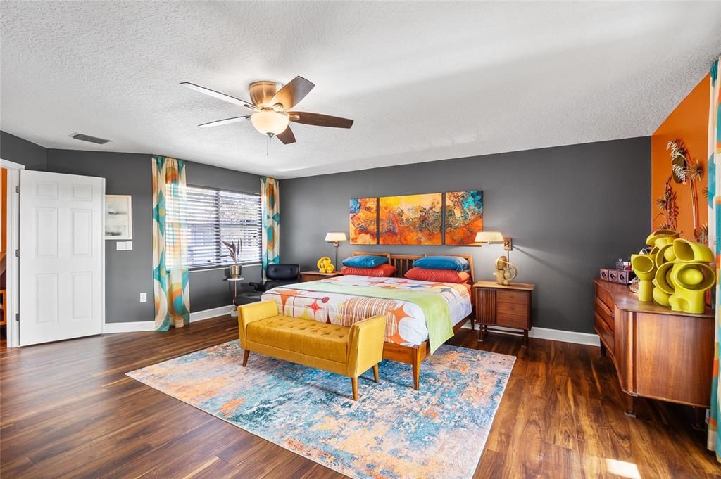 For Sale: $869,900 (3 beds, 2 baths, 2585 Square Feet)