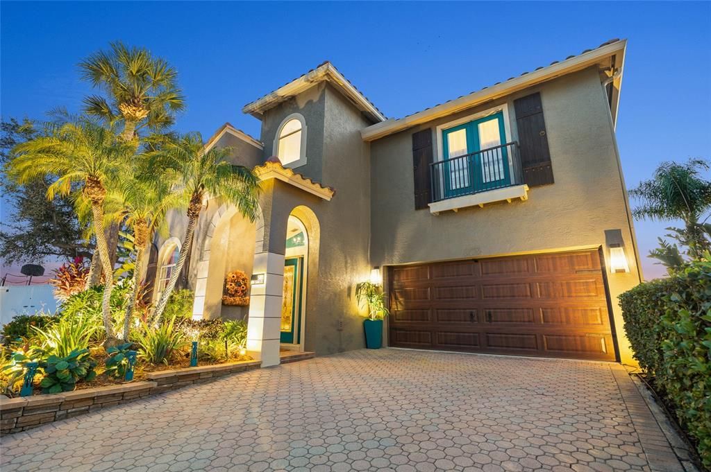 For Sale: $869,900 (3 beds, 2 baths, 2585 Square Feet)