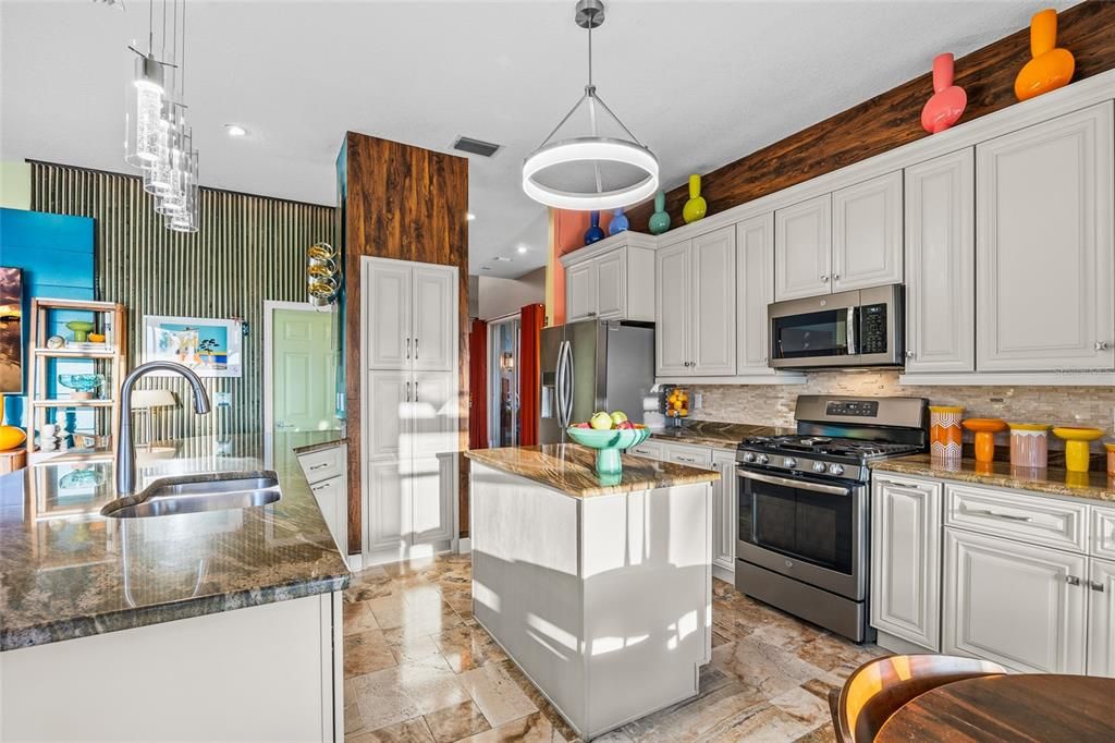 For Sale: $869,900 (3 beds, 2 baths, 2585 Square Feet)