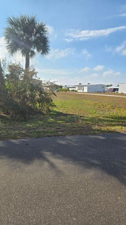 На продажу: $48,750 (0.19 acres)