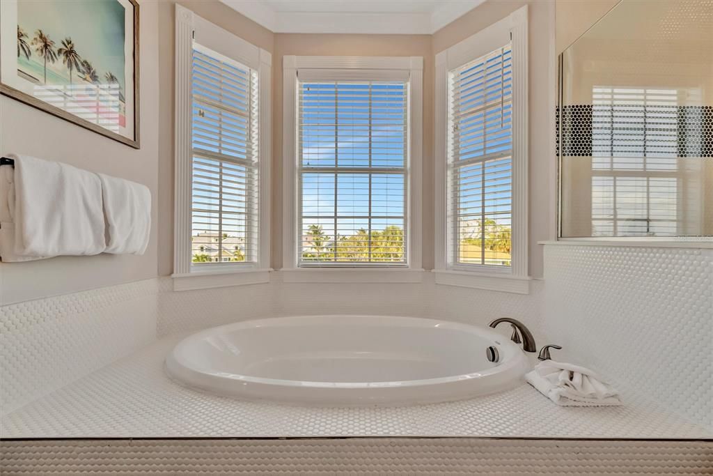 For Sale: $2,774,999 (4 beds, 3 baths, 2524 Square Feet)