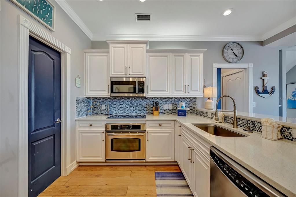 For Sale: $2,774,999 (4 beds, 3 baths, 2524 Square Feet)