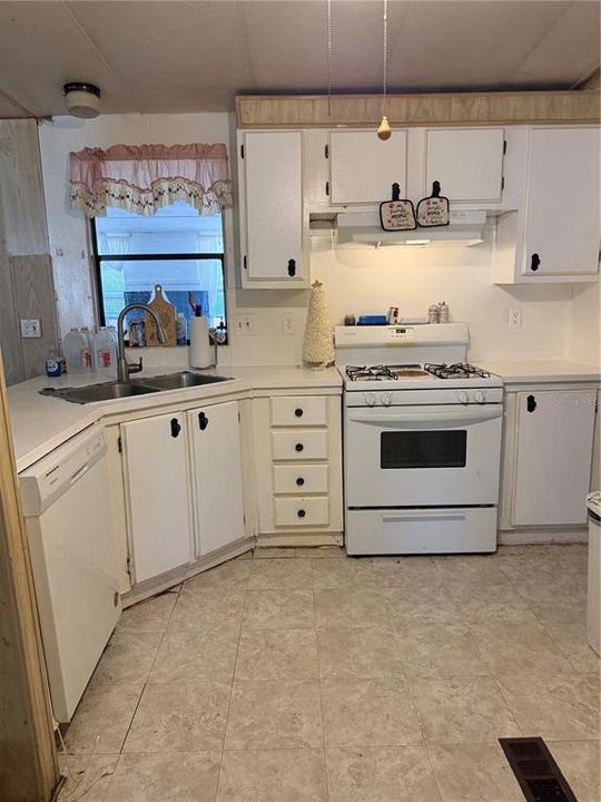 En Venta: $137,500 (3 camas, 2 baños, 1724 Pies cuadrados)