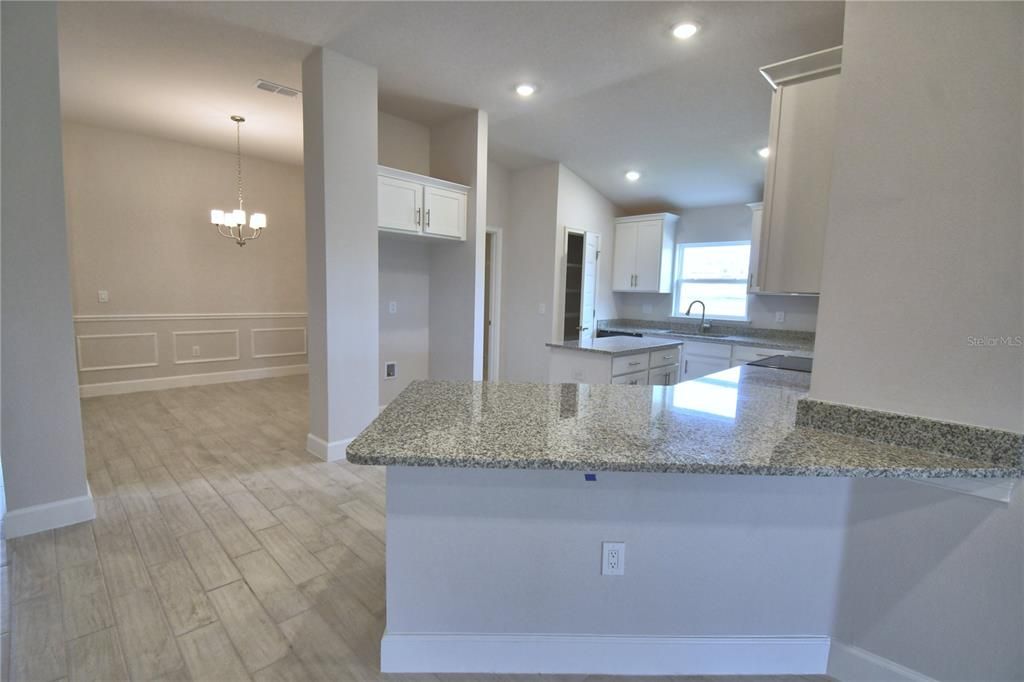 待售: $382,366 (4 贝兹, 3 浴室, 2200 平方英尺)